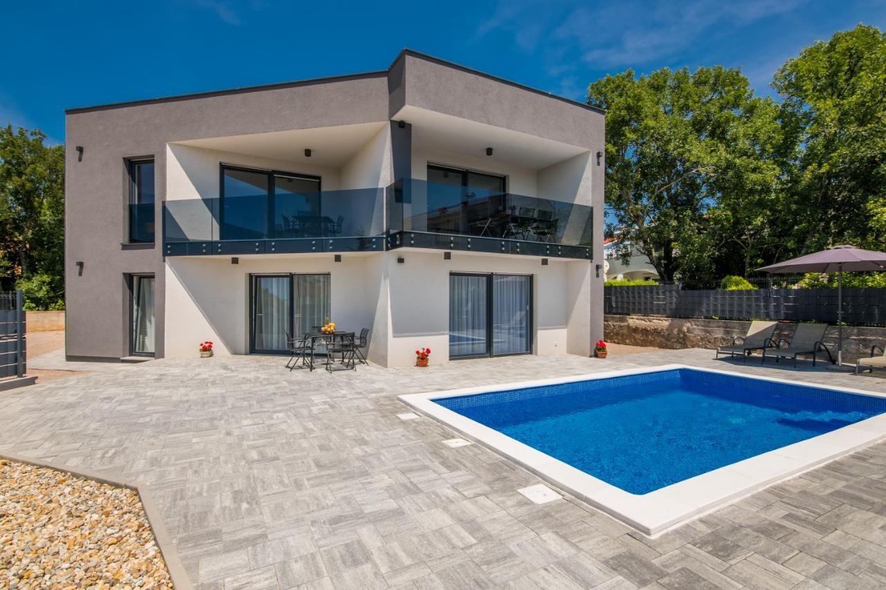 Apartments Villa "Aurea" With Pool คิร์ก ภายนอก รูปภาพ