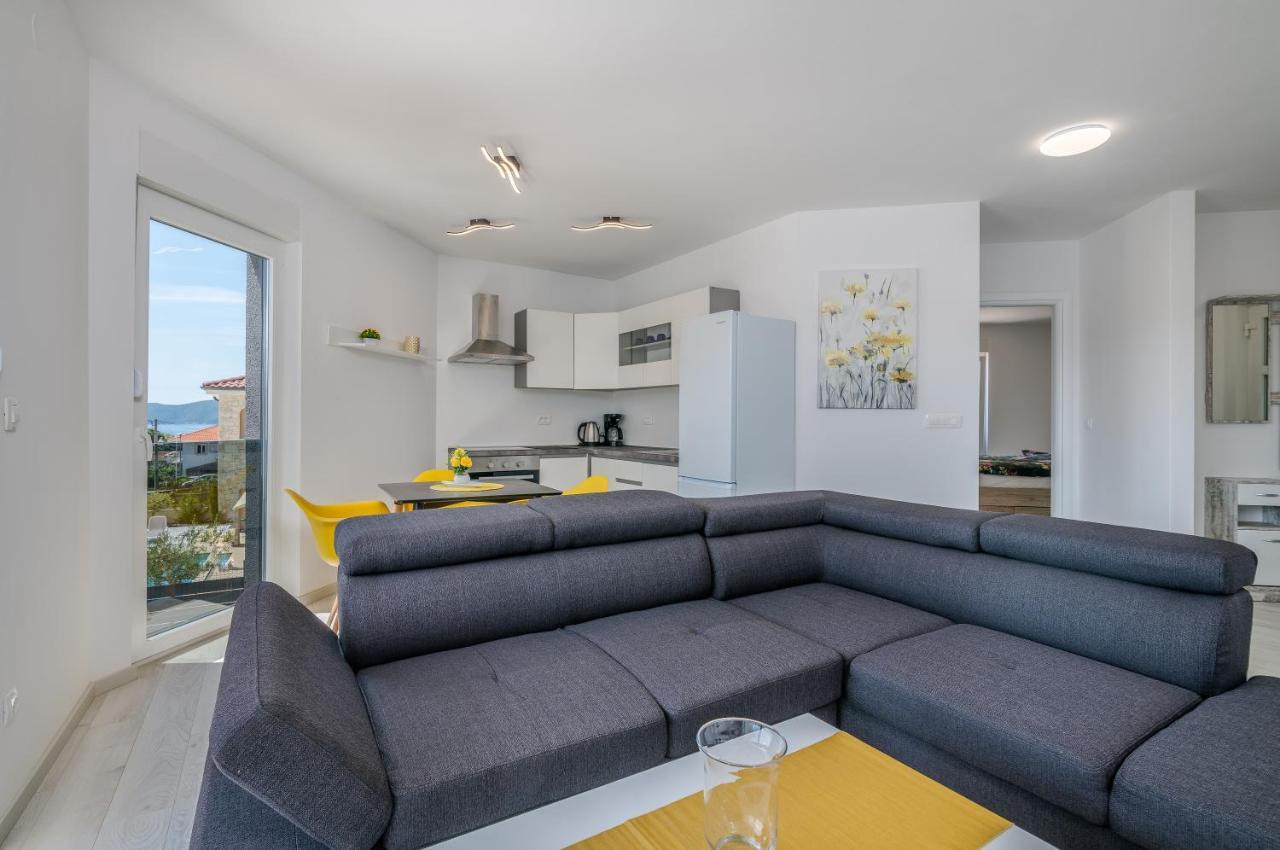 Apartments Villa "Aurea" With Pool คิร์ก ภายนอก รูปภาพ